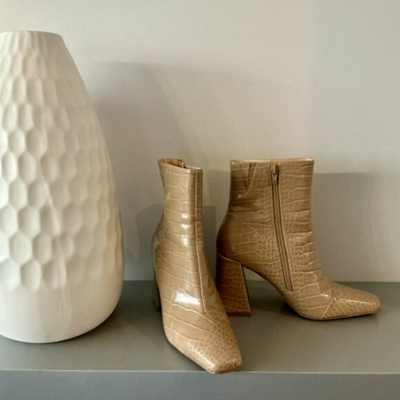 Like NEW! Beautiful Vera Moda nude ankle bootie with zipper size 7 - Picture 12 of 12